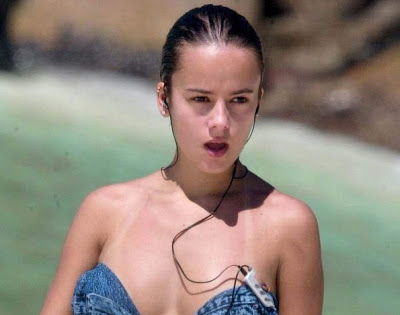 A QUIÉN TE CALZARÍAS AHORA MISMO ? - Página 3 Alizee-bikini-pictures-blogdelatele