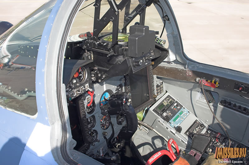 صور قمرة القيادة للمقاتلات الروسية MiG_29SMT_CRW_9354_122_478lo