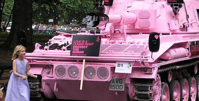 Pink svet Roze-tank--flkr-sambrook