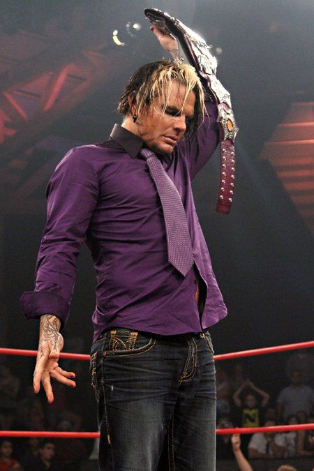 2do luchador: contrato de Jeff Hardy  149673_458636376025_31695961025_5663436_137863_n