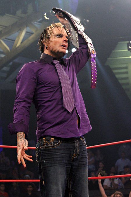 2do luchador: contrato de Jeff Hardy  76467_458636396025_31695961025_5663437_698961_n