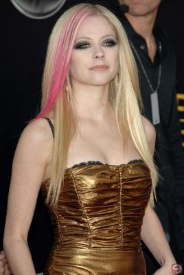 AvriL Lavigne - Sayfa 2 Avril-Lavigne-2007-American-Music-Awards-2