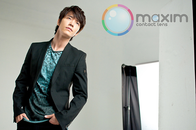 Lee Donghae (Super Junior) Donghae-in-Maxim-Contact-Lens-Behind-the-Scenes-super-junior-16767880-650-432