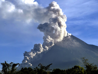 Paesaggio dopo l'eruzione di un vulcano in Indonesia Fig-3