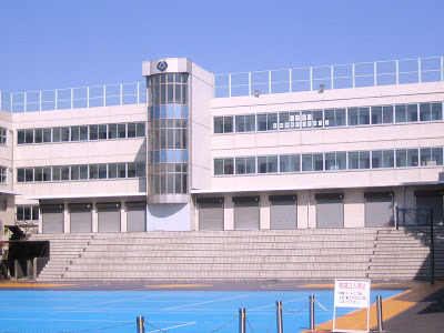 ~ Guide de Arashi Gakuen ~ 800px-Horikoshi_High_School_%28school_building%29