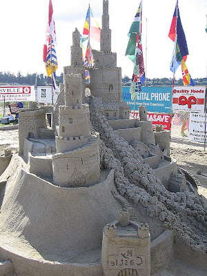 Você acha que sabe fazer castelos de areia? Sand-sculpture-16_bjVyF_11446