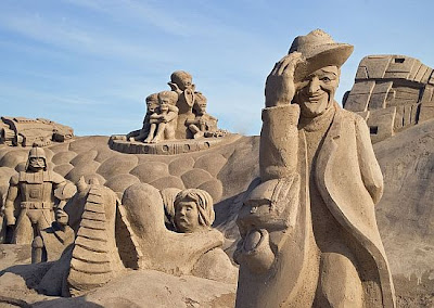 Você acha que sabe fazer castelos de areia? Sand-sculpture-17_Am67R_11446