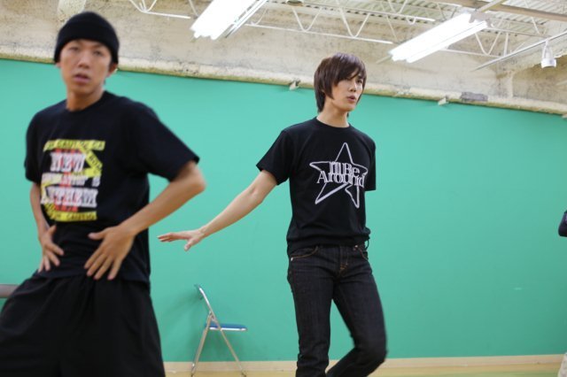 Park Jung Min ensayando para  Musical  japones 11.02.10 Jm3