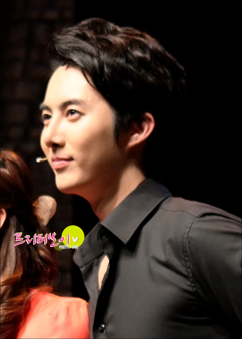 Kim Hyung Jun adios a cafe in 8