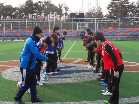 Kim Hyun Joong juega futbol de nuevo Football3