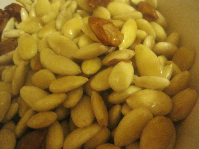 Almond Ghoriba or Ghriba or Ghriyba!/Ghoriba ou Ghriyba ou Ghriba Aux Amandes! B