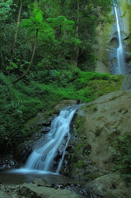 AIR TERJUN DHOLO.KEDIRI,JATIM 398px-Waterfall_Dolo_A