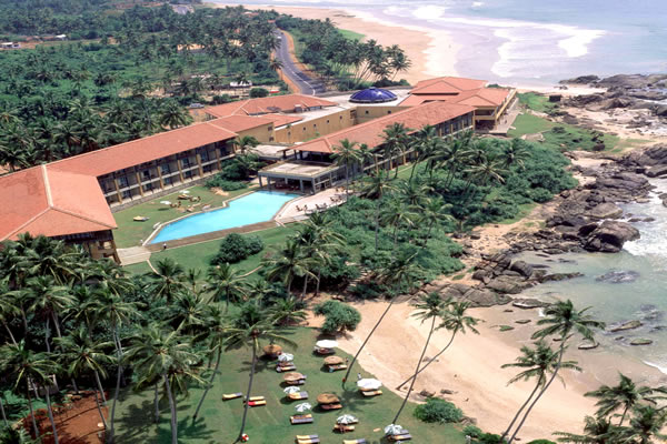 விமானியின் அறையை விநோதமாக பார்க்கலாம் வாங்க !  Lighthouse-Hotel-and-Spa-Sri-Lanka-Galle-Aerial