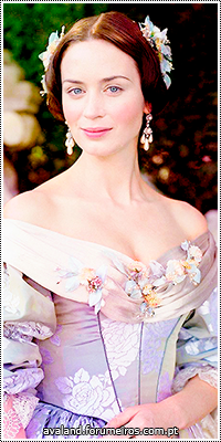 Emily Blunt 18534103_yo2rd