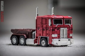 [Masterpiece Takara Tomy] MP-10R BATHING APE RED CAMO OPTIMUS PRIME - Sortie Novembre 2015 - Page 2 0vgubhs6