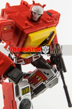 [Masterpiece Tiers] KFC TOYS TRANSISTOR PURE RED aka BLASTER - Sortie Janvier 2015 1WHbTIxN