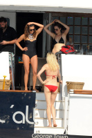 Nina Dobrev vacationing with friends in Saint-Tropez (July 21) IfuQFD5c