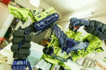 [Combiners Tiers] TOYWORLD TW-C CONSTRUCTOR aka DEVASTATOR - Sortie 2016 - Page 16 MI8TPVCX