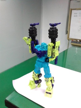 [Toyworld] Produit Tiers - Jouet TW-C Constructor aka Devastator/Dévastateur (Version vert G1 et jaune G2) - Page 2 NnYvXn2F