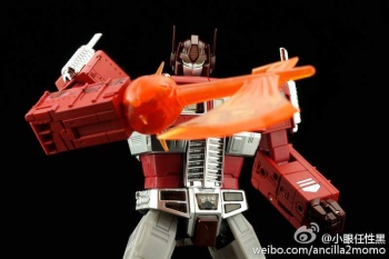 [Masterpiece Takara Tomy] MP-10R BATHING APE RED CAMO OPTIMUS PRIME - Sortie Novembre 2015 - Page 2 OMxtTkY8