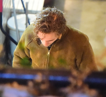 28 Enero - Nuevas Fotos de Rob en NY, hoy!!!! OOj2Uxo1