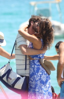 Nina Dobrev with her boyfriend Austin Stowell in Saint-Tropez (July 24) QPwnh7EL