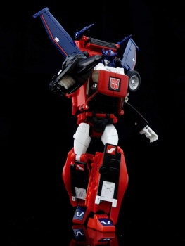 [Masterpiece Takara Tomy] MP-26 ROAD RAGE - Sortie Décembre 2015 - Page 2 RV729GZK