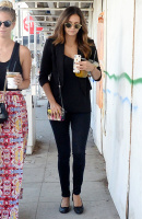 Nina Dobrev with Hilary at Alfred Coffee & Kitchen in West Hollywood (July 29) RwaVXfrP