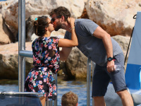 Nina Dobrev and Asustin Stowell enjoy the ocean off the cost the French Riviera (July 26) Bg1PUypz