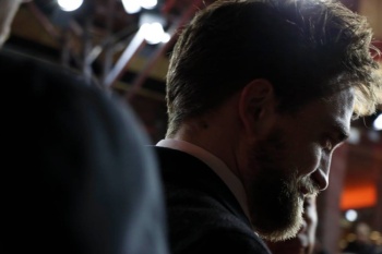 1 Julio - Nuevas/Antiguas Fotos de Rob en el estreno de "LIFE" en la Berlinale!!! CasN43k5