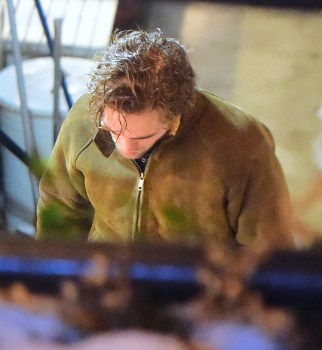 28 Enero - Nuevas Fotos de Rob en NY, hoy!!!! D41JcZ8O