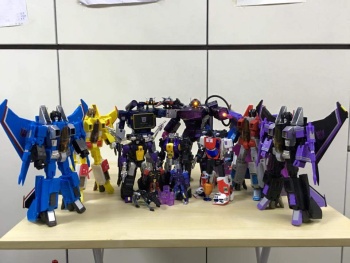 [Fanstoys] Produit Tiers - Jouet FT-12 Grenadier / FT-13 Mercenary / FT-14 Forager - aka Insecticons - Page 3 GgV9ubwf