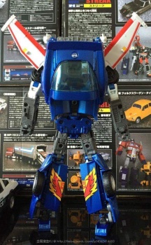 [Masterpiece] MP-25 Tracks/Le Sillage (bleu) ― MP-25L LoudPedal/Tapageur (noir) ― MP-26 Road Rage/Rageuse (rouge) - Page 3 Hmm6TXRJ