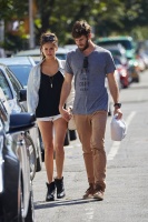 Nina Dobrev and Austin Stowell in NYC (August 13) K6drtunj