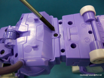 [Masterpiece Takara Tomy] MP-29 LASERWAVE aka SHOCKWAVE - Sortie Mars 2016 - Page 3 OfSNi0rE