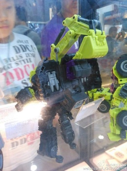 [Combiners Tiers] GENERATION-TOY GRAVITY BUILDER aka DEVASTATOR - Sortie 2015-2016 - Page 4 PoBiWb8r