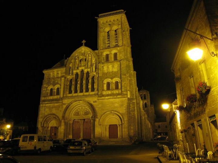 Promenade nocturne - identifiez le monument, la ville et le pays - Page 10 IMG_2071%20%28Medium%29