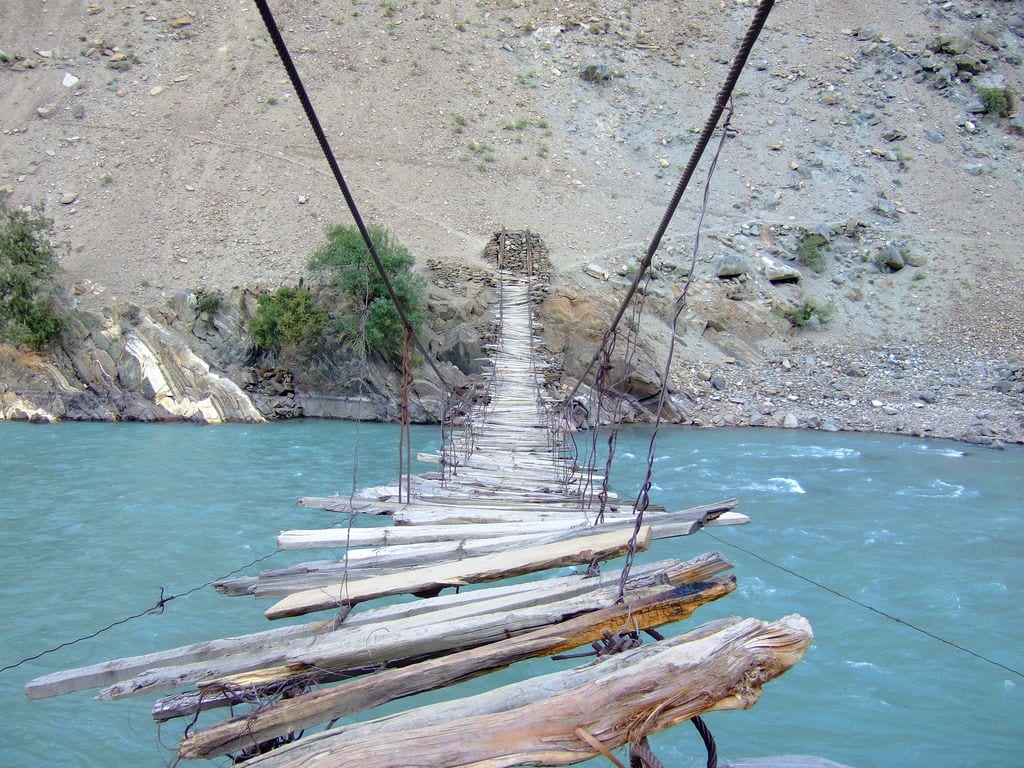 Mostovi - Page 12 Rope_bridge_Astore_Valley_pakistan