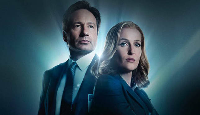 David, Gillian, Chris Carter 'On Board' For Season 11, Per Fox CEO - Page 2 Xfiles111015-3-645x370