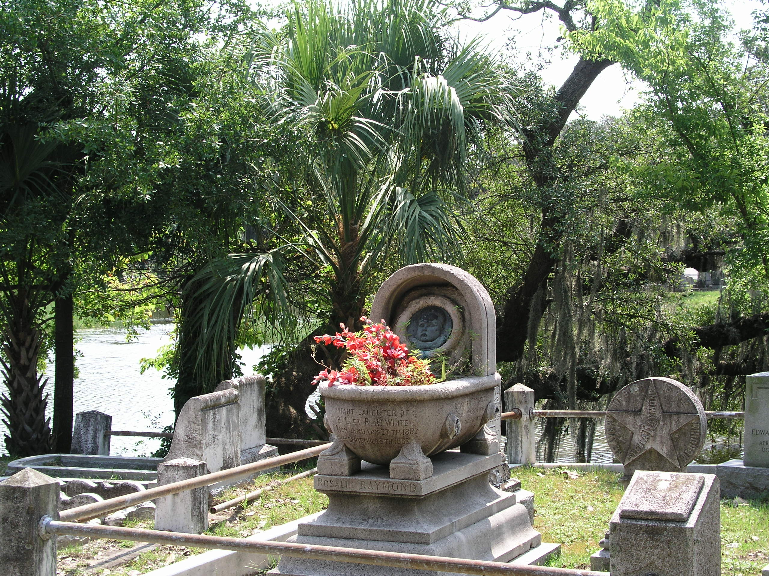 Esculturas en Cementerios - Página 2 GRAVE%20BABY%20%20BASKET%20MAGNOLIA%20CEMETERY