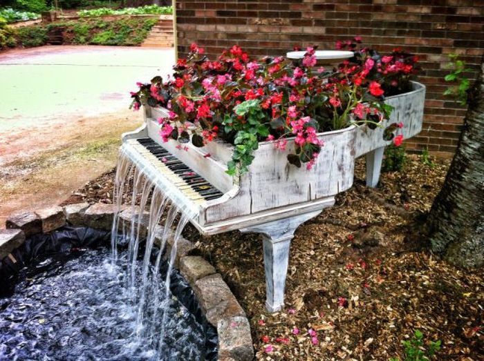 Síró zongora Waterfall-piano