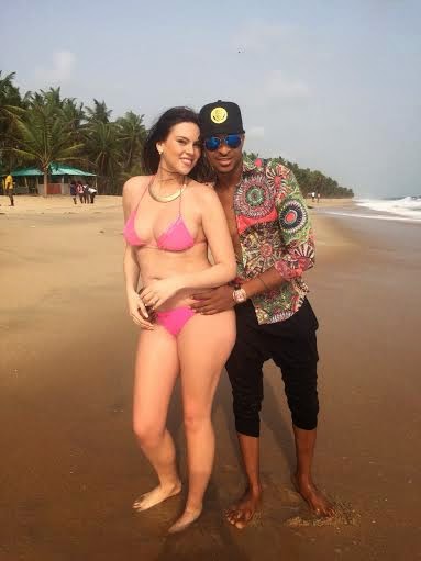 Photos: IK Ogbonna & his pregnant bikini-clad girlfriend frolick at the beach  2