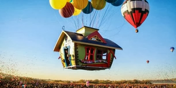 Recreó una película animada e hizo volar una casa con globos 0001260017