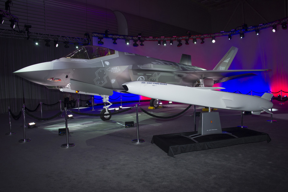 الكشف عن اول مقاتله F-35 لصالح النرويج  Norwegian%2BF-35A%2Bwith%2BKongsberg%2BJSM%2BJoint%2Bstrike%2Bmissile