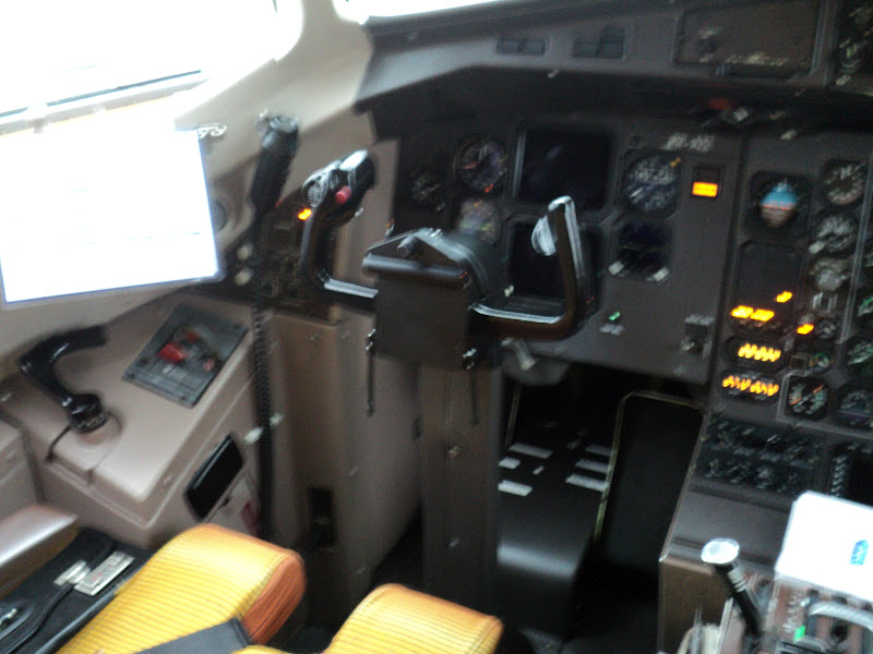 Cockpit ATR 72 e outras... DSC04567