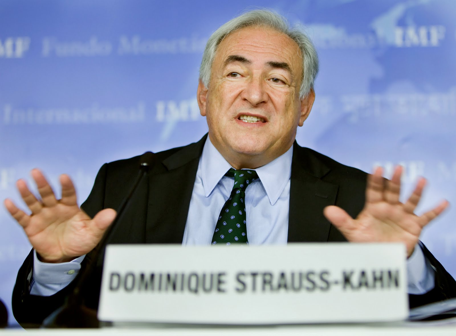 Dominique Strauss-Kahn, IMF director: into the hands of a womanizer! 113DSKpresser_1