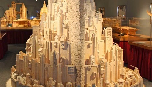 مدينة مصنعة من أعواد الثقاب ...انظر روعة الابداع  Guy-Builds-Giant-Lord-Of-The-Rings-Sculpture-Using-Matches-2-700x400
