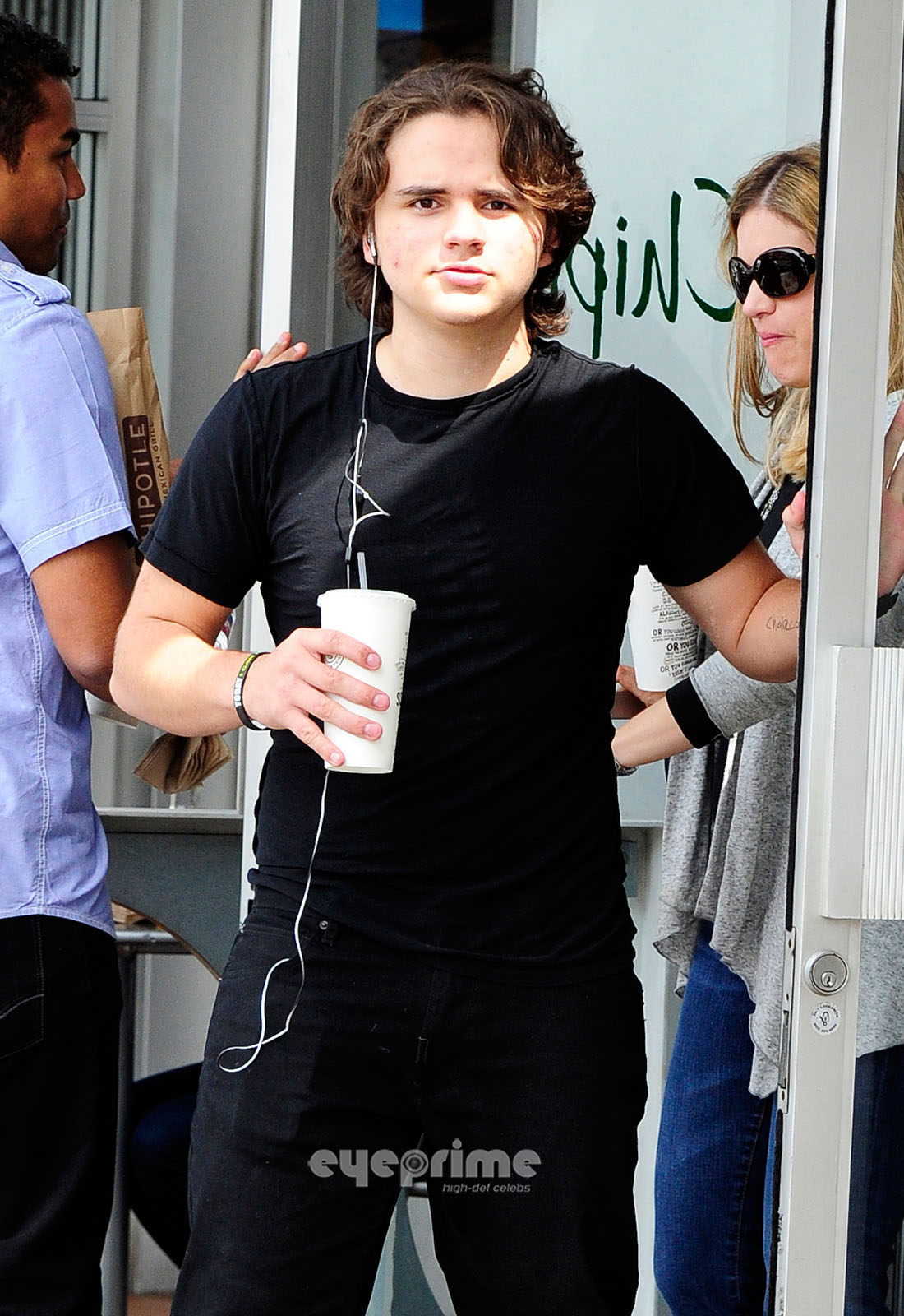 Prince Jackson e TJ deixam restaurante mexicano Pjackson_eyeprime_34