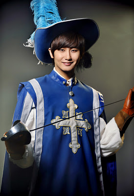 [news] Heo Young Saeng, debuta en el musical... haciendo el papel de D’Artagnan en "LOS TRES MOSQUETEROS" Fnn3