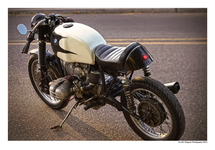 C'est ici qu'on met les bien molles....BMW Café Racer - Page 26 R90s_120113_0627